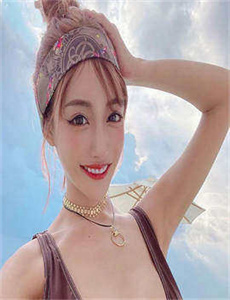 x.art中最美女主角-一女被两男吃奶添下A片V